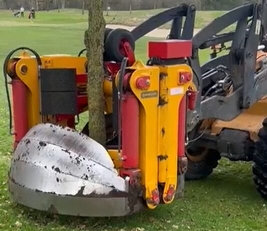 Bomen op hole 8 verplaatst.